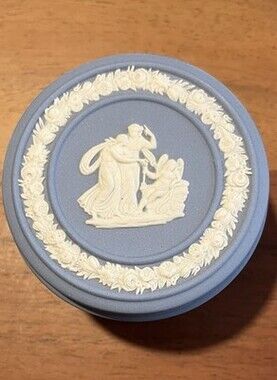 Wedgewood Jaspersware Tinklet/pill Box. Round Excellent Condition. Blue/white